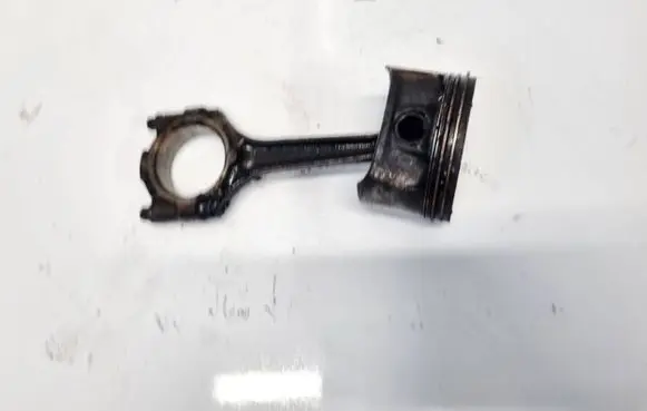Opel Astra G Piston with connecting rod