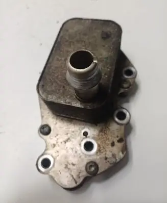 Oil filter mounting bracket