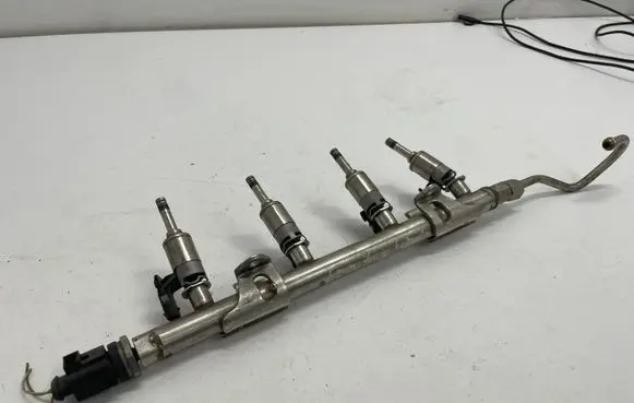 Volkswagen Golf VII Fuel injectors set 04E133320D