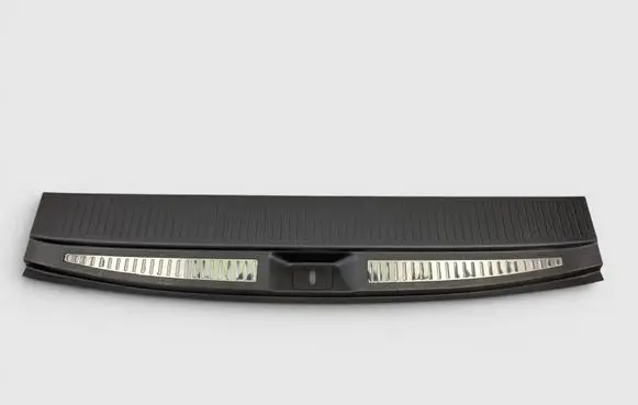 Chevrolet Suburban Rear sill trim cover 22886552