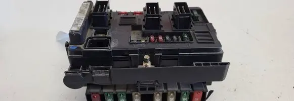 Citroen C5 Fuse module 9648498880
