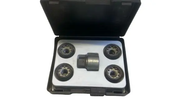Opel Mokka X Anti-theft wheel nuts and lock 13331034