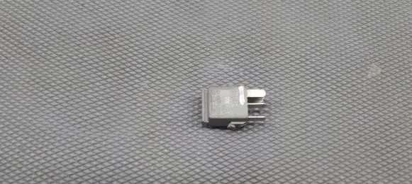 BMW 3 E36 Fuel pump relay 1393415