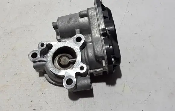 Dacia Duster II Electric throttle body valve 147100361R