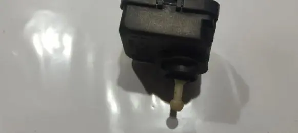 Opel Vectra B Headlight level adjustment motor 0307852335