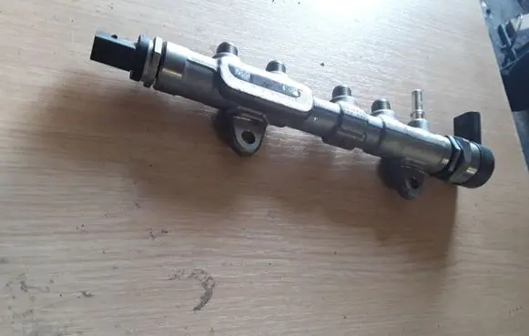 BMW 1 F20 F21 Fuel Injector clamp holder 0445213026 851162903