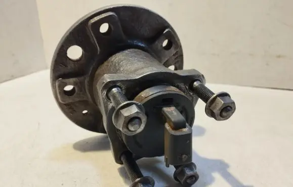 Opel Astra H Rear wheel hub A3313546 AVBAR0094