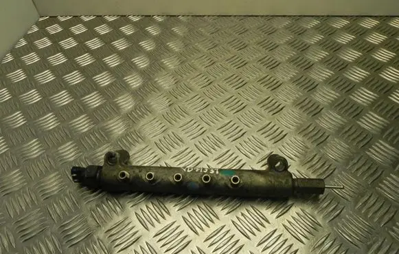 Toyota Hiace (H200) Fuel distributor 06k62656 VD11531
