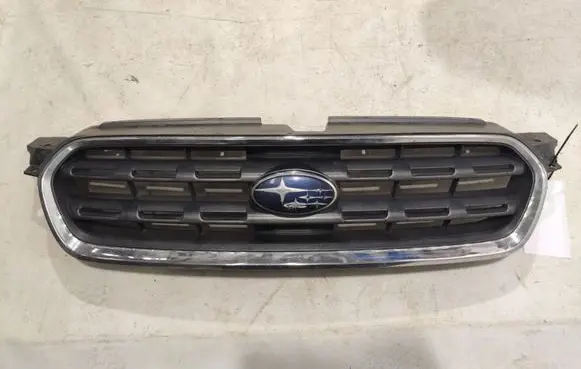 Subaru Outback Front bumper upper radiator grill