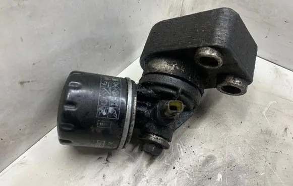 Oil filter mounting bracket