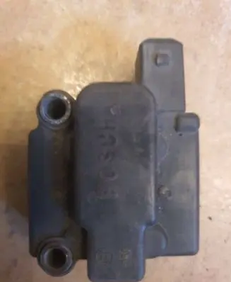 Audi 100 200 5000 C3 Fuel pressure regulator 2437020009