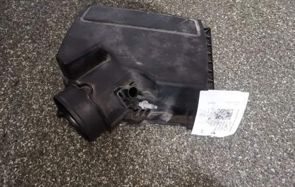 Ford Fusion II Air filter box cover DS739661HC