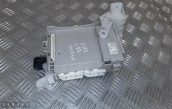 Toyota Prius (XW30) Fuse module 27150w