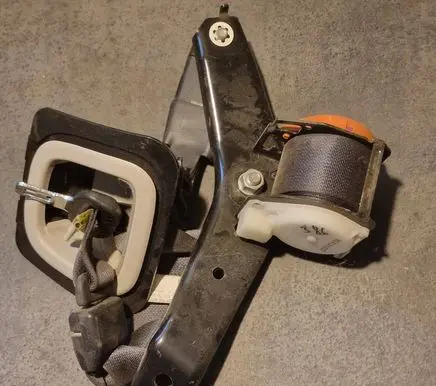 Subaru Outback Middle seatbelt (rear) 714121217 TKAH0ES148 011020121