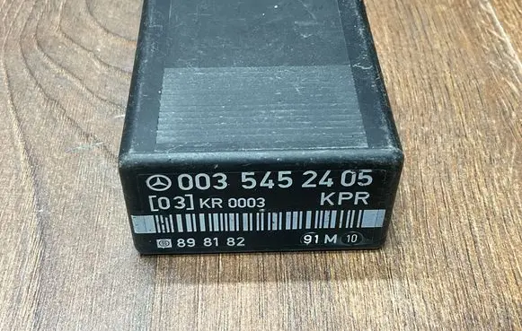 Mercedes-Benz E W124 Fuel injection pump control unit/module 0035452405