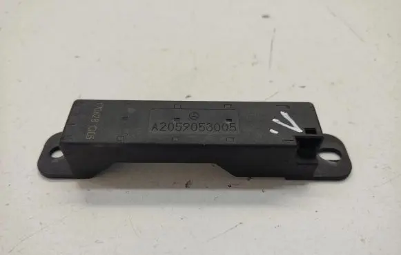 Mercedes-Benz A W176 Keyless system antenna A2059053005