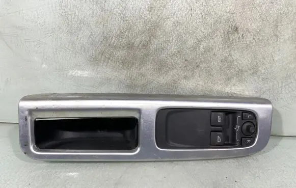 Volvo C30 Electric window control switch 31334362
