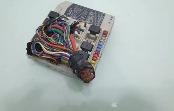 Nissan Note (E11) Fuse module 284B7AX61A