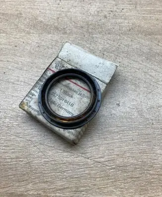 Rear wheel hub
