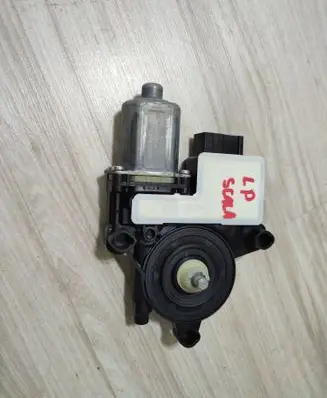 Skoda Scala Front door window regulator motor 0130822065