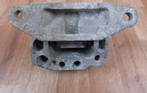 Toyota RAV 4 (XA50) Gearbox mount 1230625020