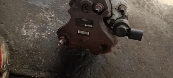 BMW X5 E53 Fuel injection high pressure pump 0445010073