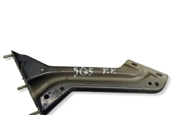 Audi Q5 SQ5 Fender mounting bracket 8R0821136