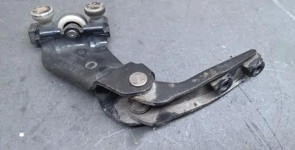 Volkswagen Caddy Rear door lower hinge 2K0843336A