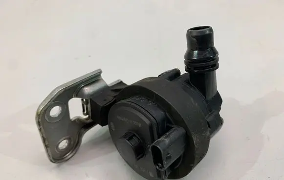 BMW M3 F80 Electric auxiliary coolant/water pump 7850568