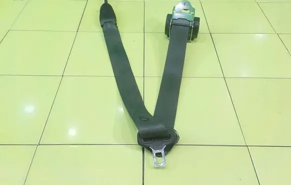 Opel Corsa E Front seatbelt NAPINACZEM BEZPIECZENSTWA