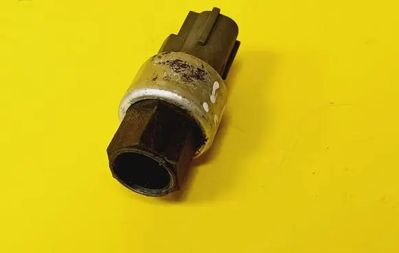 Chrysler PT Cruiser Air conditioning (A/C) pressure sensor 