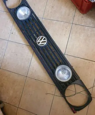 Volkswagen Golf II Front grill 301124038 24560R8 002124038