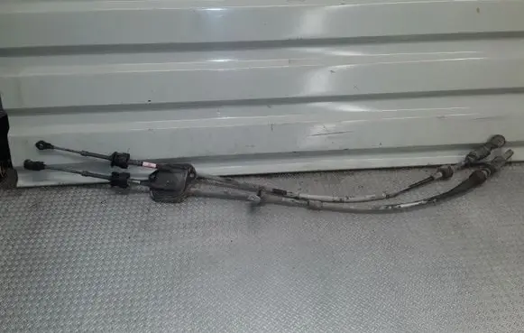 Toyota Yaris Gear shift cable linkage 338200D020