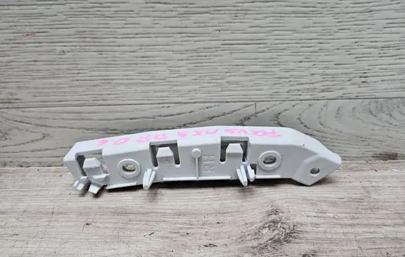 Ford Focus Front bumper mounting bracket BM5117D958AE