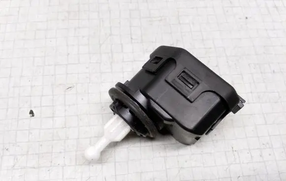 Opel Vectra C Headlight level adjustment motor 