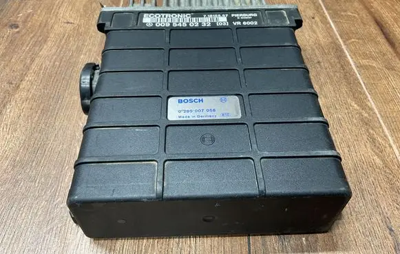 Mercedes-Benz E W124 Engine control unit/module 0095450232 0285007058