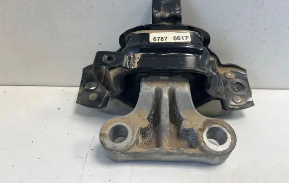 Opel Karl Engine mount bracket 67870617