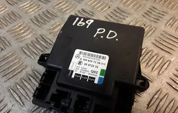 Mercedes-Benz A W169 Door control unit/module 1698207226 A1698207226