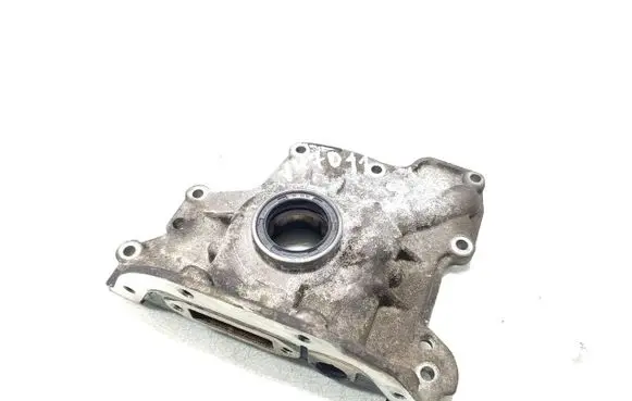 Volkswagen Golf IV Oil pump 036115105D