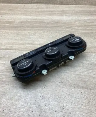 Volkswagen PASSAT B6 Climate control unit 74677512