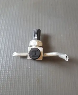 Toyota C-HR I Air conditioning (A/C) pressure sensor 4990008880