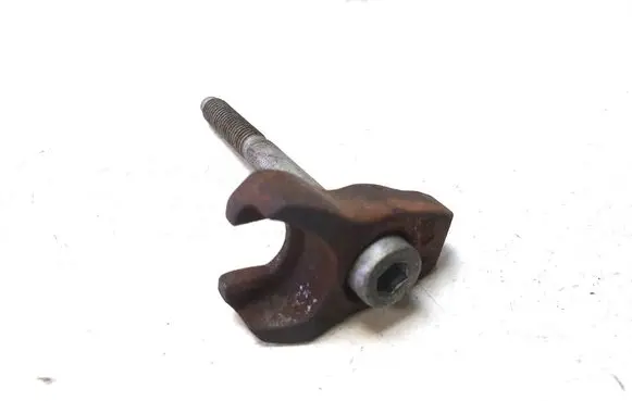 Peugeot 407 Fuel Injector clamp holder 569222