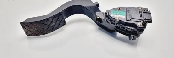 Volkswagen PASSAT B5 Accelerator throttle pedal 8D1721523A