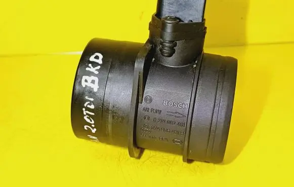 Volkswagen Touran I Mass air flow meter 074906461B 0281002461