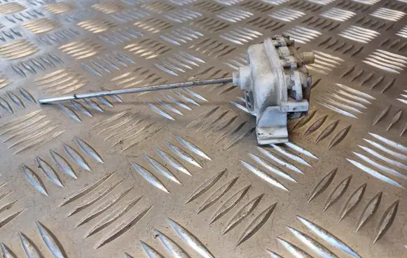 Audi A4 S4 B5 8D Central locking vacuum pump 8D0862153