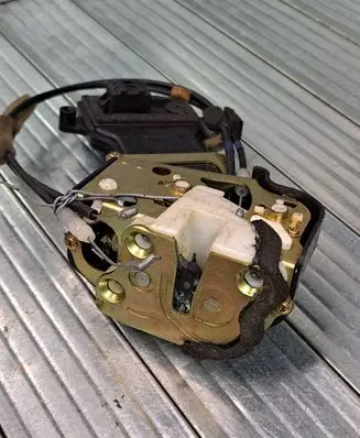 Mazda 2 Rear door lock