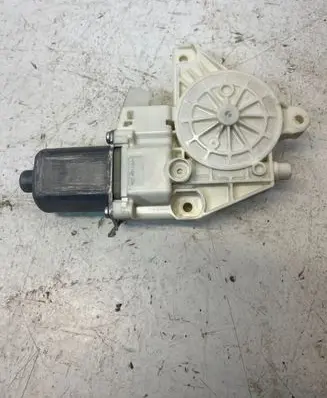 Mercedes-Benz Vito Viano W447 Front door window regulator motor A4479063500 93834101