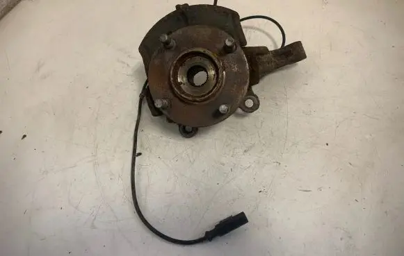 Nissan Tiida C11 Front wheel hub