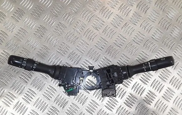 Toyota Avensis T270 Wiper turn signal indicator stalk/switch 173832