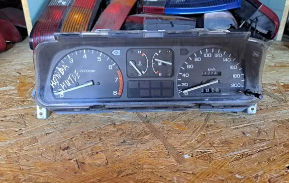 Honda Shuttle Speedometer (instrument cluster) HR06888 G500